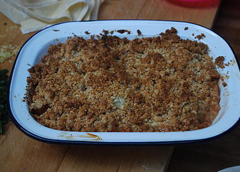 Gooseberry & Rhubarb Crumble - Cooking Them Healthy