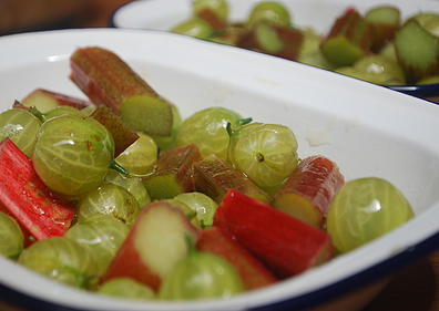 Gooseberry & Rhubarb Crumble